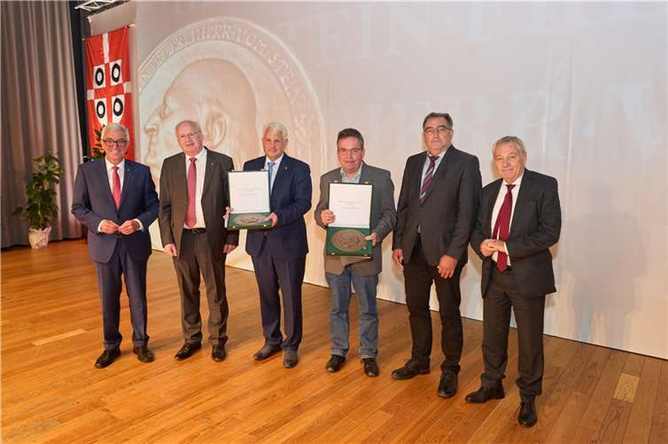 v.l.: IM Roger Lewentz, BM Simon, Lothar Schneider, Werner Arenz, Beig. Thomas Welter, LR Schnur  Foto: MdI RLP/Thomas Frey