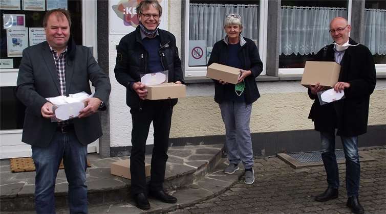 (v.l.) Ingo Franke, Michael Przybilla, Marion Eisler und Pfarrer Friedemann Bach bei der Spendenübergabe.Foto: privat