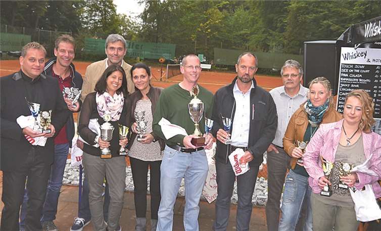 v.l. Ingo Schneider (A Finale Platz 2), Thomas Oettgen, Nadine Hachenberg, (Clubmeisterin), Stefan Vohl, Natanja Neitzert, Florian Kluth, Jörg Heinen, Werner Müller (Organisation), Conny Kopp und Michaela Schür.privat