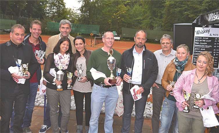 v.l. Ingo Schneider (A Finale Platz 2, Thomas Oettgen, Nadine Hachenberg, (Clubmeisterin), Stefan Vohl, Natanja Neitzert, Florian Kluth, Jörg Heinen, Werner Müller (Organisation), Conny Kopp, Michaela Schür.TC Steimel