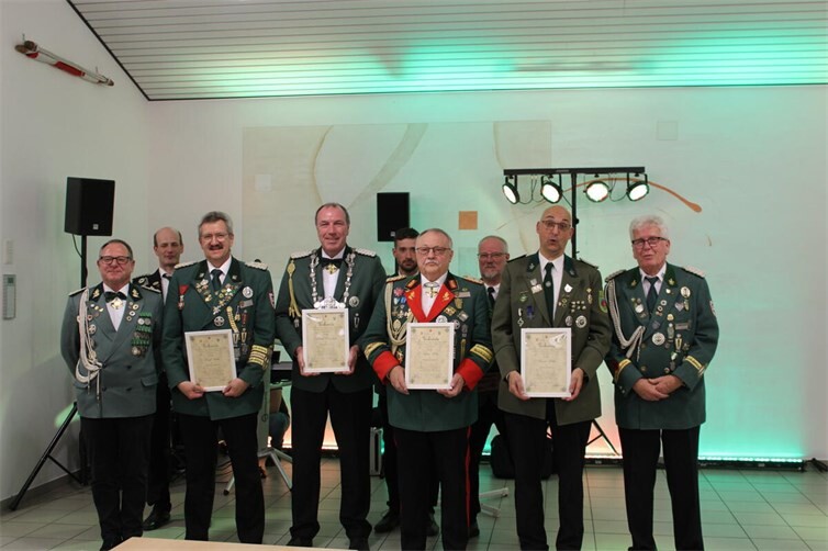 v.l. Jörg Bender, Felix Stenzel, Frank Weber, Frank Emmerich, Matthias Schneider, Hubert Mohr, Andreas Künster, Bernd Müller und Jürgen Becker