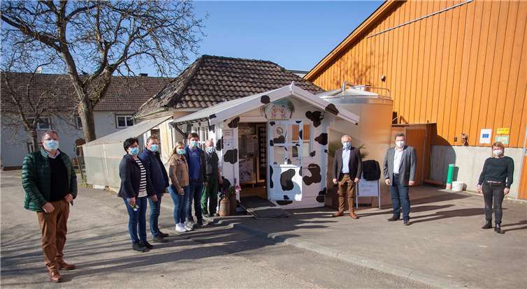v.l.: Jörg Hohenadl, Monika Büllesbach, Michael Büllesbach, Daniela Brungs, Markus Büllesbach, Rudi Büllesbach, Landrat Achim Hallerbach,Bürgermeister Michael Christ, Sandra Köster.
