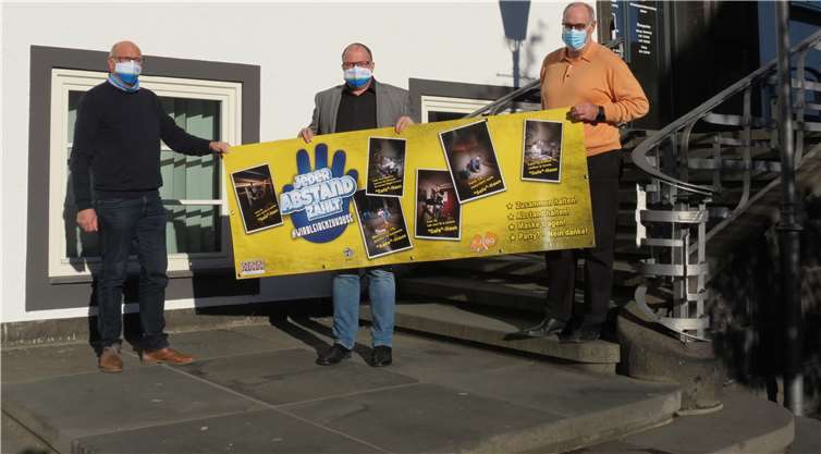 (v.l.) Jugendpfleger Jürgen Schwarzmann, Bürgermeister Guido Nisius und Fachbereichsleiter Organisation und Verwaltungssteuerung Bernhard Jüngling. Foto: VG Adenau