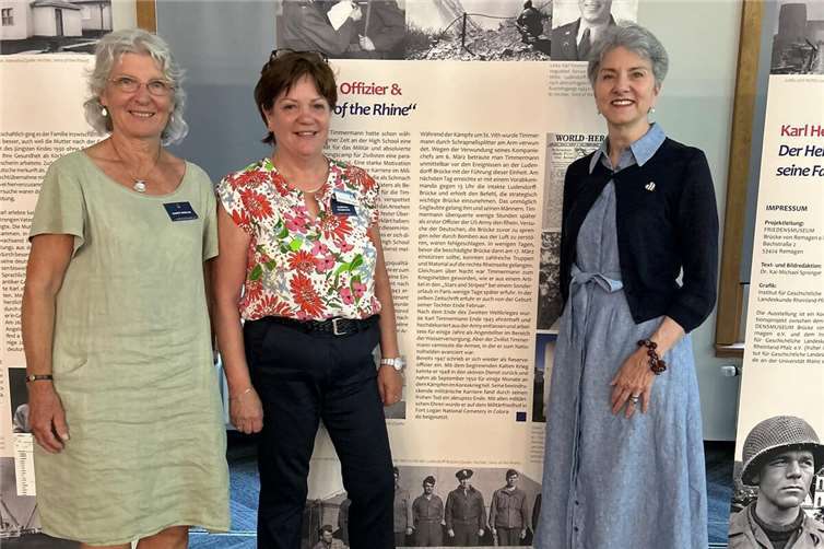 (v.l.) Karin Keelan, Barbara Heimbach und Vize-Konsulin Jennifer Walsh beim Independence Day in Frankfurt.  Foto: privat