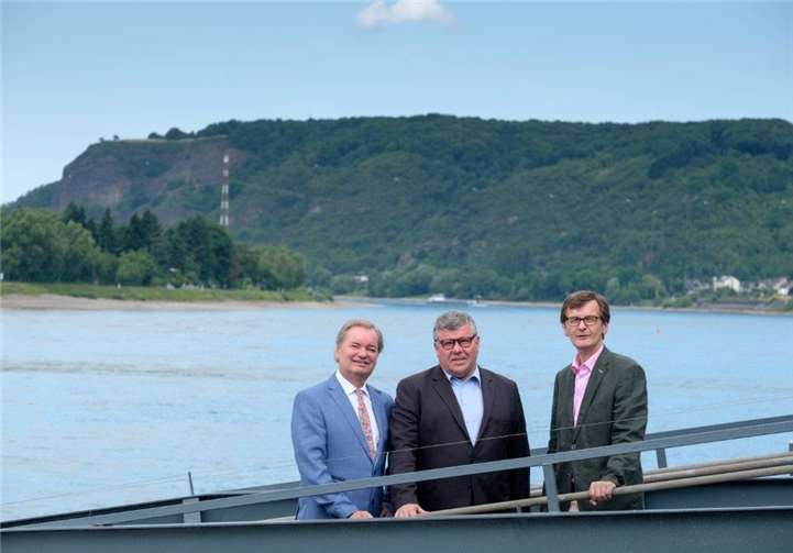 v.l. Karsten Fehr, Bürgermeister der Verbandsgemeinde Unkel, Michael Mahlert, Bürgermeister der Verbandsgemeinde Bad Hönningen, und Günter Fischer, Bürgermeister der Verbandsgemeinde Linz am Rhein.privat