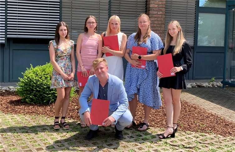 (v.l.) Klara Schmidt, Teresa Freund, Amelia Pietrak, Joelina Hübner, Emma Mohr und Moritz Hahn (hockend).  Foto: privat