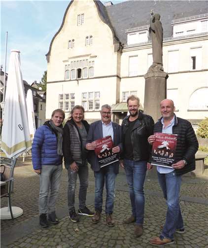 (v.l.) Klaus Lückerath, „Bubi“ Brühl, Stadtbürgermeiser Hans Peter Ammel, SvenWelter und Jürgen Mittler. Foto: FRE