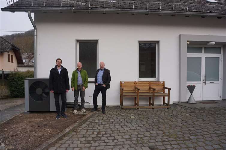 (v.l.) Klimaschutzmanager Helge Lippert, Oberbürgermeister Dirk Meid und Ortsvorsteher Stefan Wagner. Foto: Jacqueline Blang/ Stadt Mayen