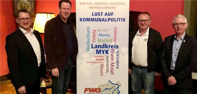 v.l. Konrad Einig, Uwe Berens, Frank Breitbach, Andreas Zentner beim Neujahrsempfang der FWG-Myk auf der Schlossburg Namedy. Foto: FWG Maifeld e.V.