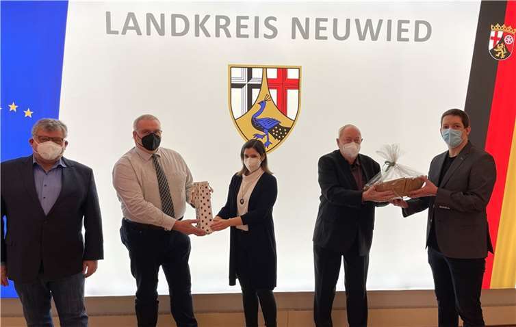 (v.l.) Kreis-Beigeordneter Michael Mahlert, Hans-Peter Groschupf, Carina Corzilius, Herbert Woidtke und Stefan Henzel. Foto: Kreis Neuwied
