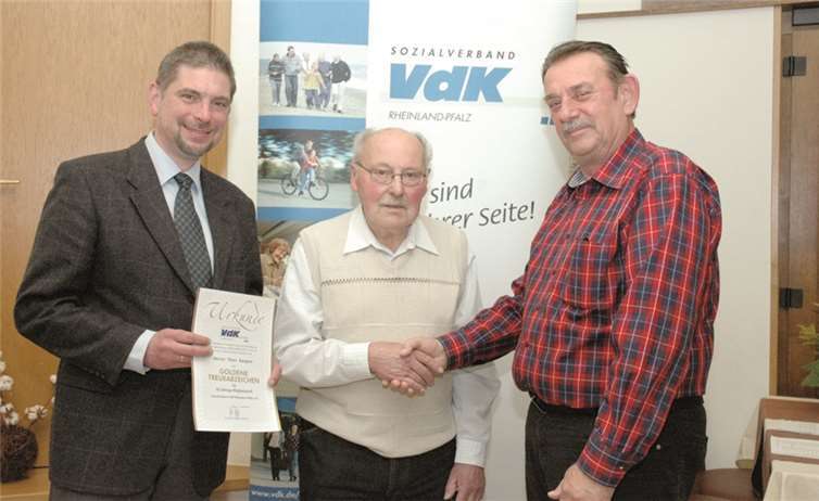 v.l. Kreisverbandsvorsitzender Jürgen Kubach, Gründungsmitglied Theo Kasper und Vorsitzender Jörg SöhngenUM