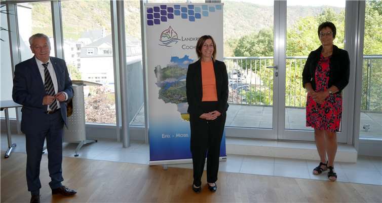 vl. Landrat Manfred Schnur, Anne Hendges und Birgti Weiss.