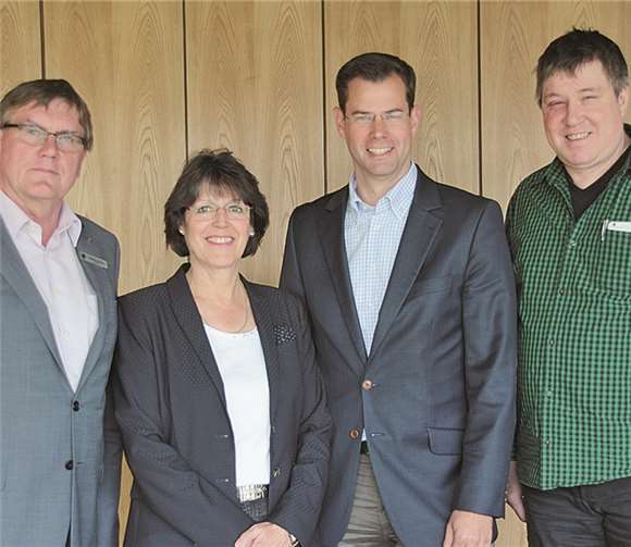 (v.l.) Landrat Sebastian Schuster, Kreisdirektorin Annerose Heinze, Dr. Torsten Bieber, Ingo Steiner.privat