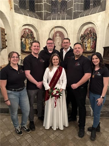 v.l. Laura Fuß (Schatzmeisterin), Michael Marx (2. Vorsitzender), Jannik Bersch (Beisitzer Programm), Benjamin Kadenbach (1. Vorsitzender), Andreas Birtel (2. Vorsitzender), Sakia Halbig (Beisitzerin Rhein-Lahn-Nixen-Management), MITTE: Rhein-Lahn-Nixe Kristina I.