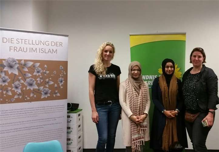 (v.l.): Laura Martín Martorell, Khola Maryam Hübsch, Anela Arshad, Julia Schmenk.Privat