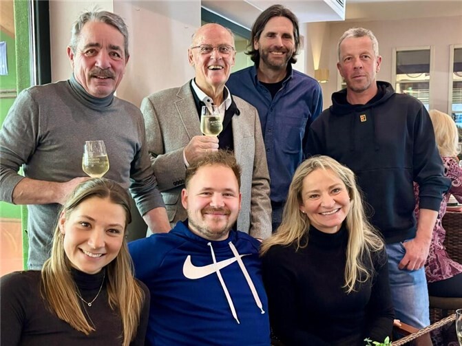 v.l.: Laura Sitko (Jugendtraining), Christian Gartig (Jugendtrainer), Katharina Sitko (Jugendwartin), Achim Neudeck (Vorstand), Walter Erben (Vorsitzender), Benjamin Bonk (Oberschiedsrichter ITF), Jens Weller (Trainer Tennisschule.  Foto: privat