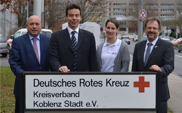 (v.l.) Leo Biewer (Aufsichtsratsvorstandsvorsitzender DRK-Mittelrhein), Andreas Biebricher (Mitglied des Landtages), Katharina Göricke (DRK-Mittelrhein, Einrichtungsleitung) und Volker Grabe (Geschäftsführer DRK-Mittelrhein). privat