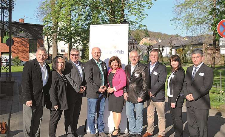 (v.l) Liborio Labita, Elife Zevrek, Burkhard Kunz, Aleksandar Ceh, Zeynep Begen, Klaus Messer, Jean-Pierre Biehl, Natalia Reimer-Gutsch und Tahir Doðan.privat