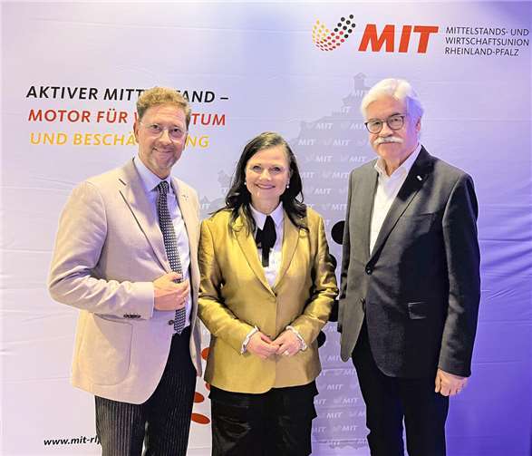 (v.l.) MIT Bezirksvorsitzender Koblenz-Montabaur, Detlef Odenkirchen, die MIT Bundesvorsitzende, Gitta Connemann und der MIT Kreisvorsitzende des Kreisverbands Ahrweiler, Elmar Lersch, hier bei einer gemeinsamen Veranstaltung in Ahrweiler.  Foto: Jörg Meurer