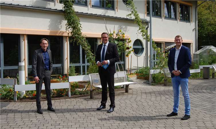 (v.l.) Marc Ruland (MdL), Alexander Schweitzer und Benjamin Kastner von der SPD besuchten die Grundschule Hasenpfänger in Andernach. Fotos: privat
