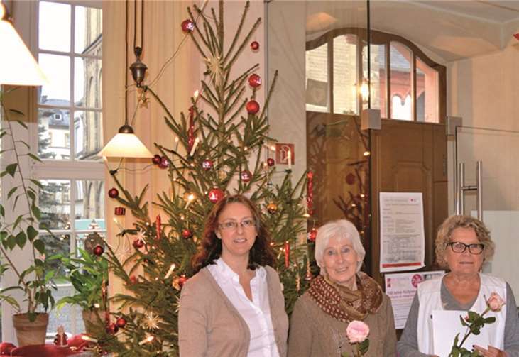 v.l. Marion Rödiger (Leiterin Haus der Begegnung), Christa Homburg, Rosemarie Heuser-Ried und Volker Grabe (Geschäftsführer DRK-Mittelrhein).privat