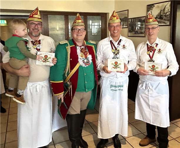 (v.l.) Mark Deckarm mit Nachwuchsgardist Henri, Kommandeur Tim Herrmann, Jörg Lempertz und Mike Jochem.