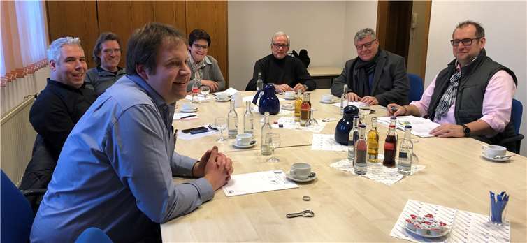 v.l.: Michael Braun (Geschäftsführer der Kreishandwerkerschaft), Ralf Winn, Fred Kutscher, Elisabeth Schubert (Hauptgeschäftsführerin der KHS), Rudolf Röser (Vorsitzender der KHS), 1. Kreisbeigeordneten Michael Mahlert, Rüdiger David (Abt. Schulen und Immobilien).