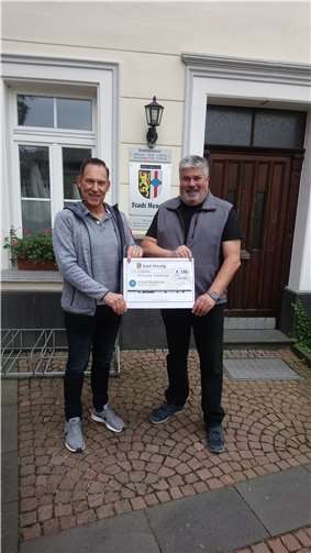 (v.l.) Michael Hamann für die KG Obermendig und Achim Grün, 1.Beigeordenter der Stadt Mendig.