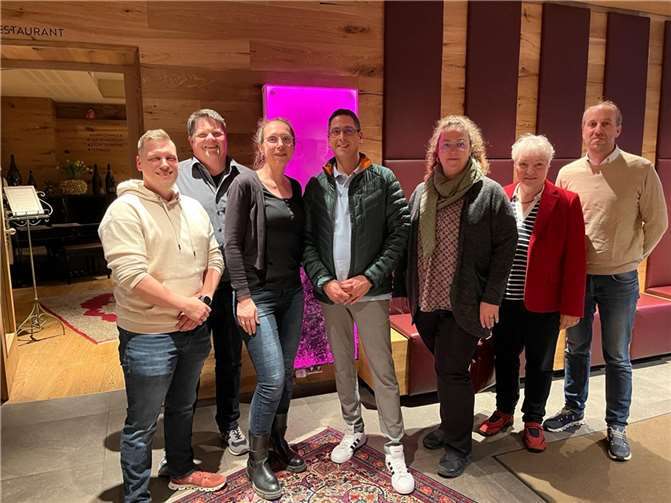 (v.l):. Michael Parschau, Norbert Fell, Kerstin Müller, Neofitos Arathymos, Steffi Nelles, Andrea Literski-Haag, Daniel van den Boom (es fehlen Sascha Meyer und Markus Bleffert).  Foto: Kerstin Müller