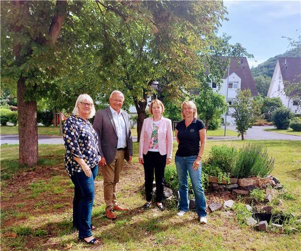 (v.l.) Monika Koch (Konrektorin), Landrat Achim Hallerbach, Rektorin Bettina Stenz und Sylvia Gruber.  Foto: privat