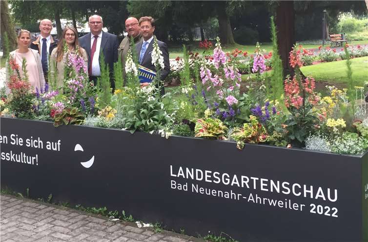(v.l.). Natalie Baum, Ulrich Krafft, Aileen Stupp, Klaus Schneider, Frank Jeub und Detlef Odenkirchen stimmen sich auf die Landesgartenschau Bad Neuenahr-Ahrweiler 2022 ein. privat
