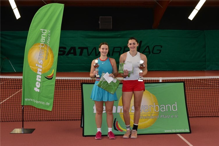 (v.l.) Nike Lenz und Siegerin Mia Keuler.  Foto: Christine Herter: