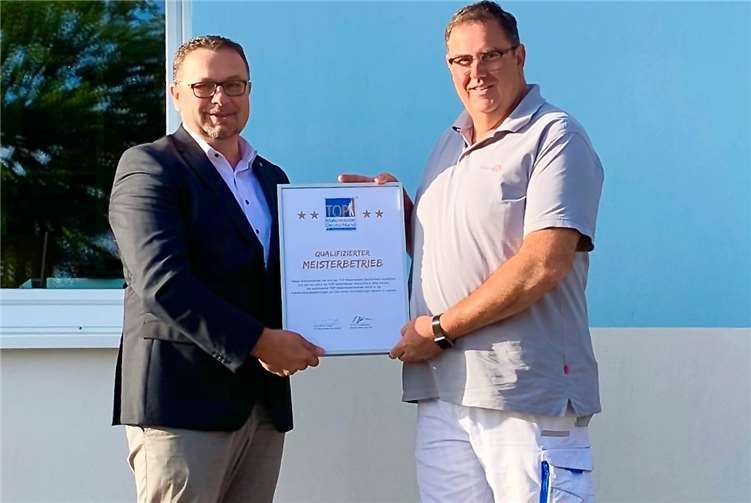(v.l.): Oliver Skweres, TOP-Malermeister Deutschland, Sascha Schüttler, Geschäftsführer Malerwerkstatt Schüttler GmbH. Foto: privat