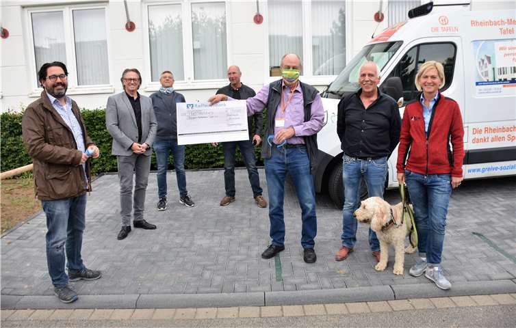 v.l. Oliver Wolf, Fa. Wotec, - Peter Kurze, Sedos Architekten, - Karl Heinz Jansen, Haustechnik,- Norbert Berger, Berger Cars, - Dr. Uwe Petersen, Rheinbacher Tafel, - Wilfried Eichen, Fa. Eigro Kältetechnik,- Alexandra March, Spedition.Foto: EICH