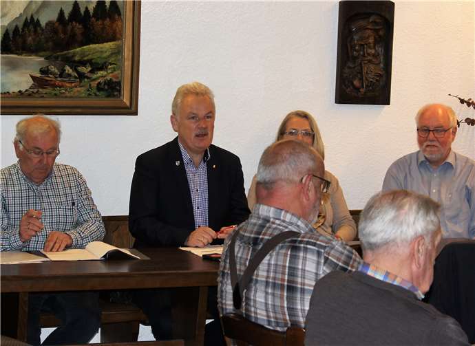v.l. Ortstvorsteher Peter Antkowiak,Bürgermeister Stefan Raetz, Ratsfrau Dagmar Specht (CDU) Ratsherr Dietmar Danz (SPD).