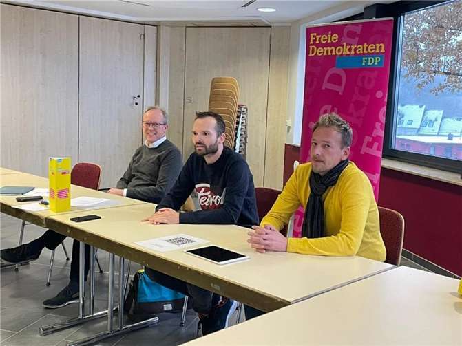 (v.l.) Ortsvorsitzender Volker Lopp, Fraktionsvorsitzender im VG-Rat Montabaur Dennis Liebenthal und Kreisvorsitzender Thorsten Koch.  Foto: privat