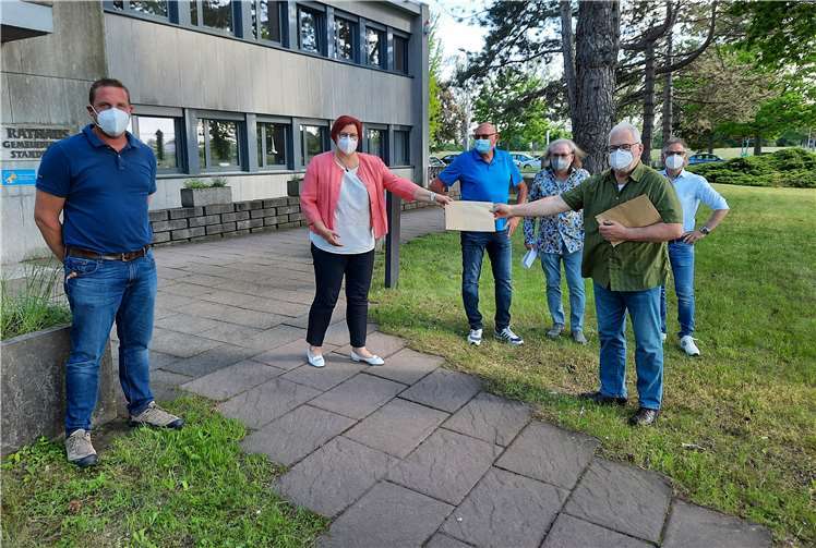 (v.l.) Ortsvorsteher Paul Bison, BM Kalkbrenner, Herbert Waskow, Karl-Heinz Peters, Wilfried Schumacher und Peter Nathan. Foto: privat