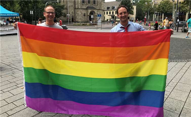 (v.l.) Patrick Zwiernik und Sebastian Beuth organisieren die Demo zum Koblenzer Christopher Street Day 2018. Foto: privat