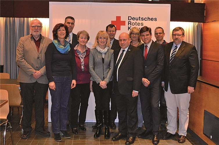 (v.l.): Peter Klee (Kreisbereitschaftsleiter), Dr. Barbara Jarmusch (Kreisbereitschaftsärztin), Frank Roth (Schatzmeister), Inge Geers (Beisitzerin), Marie-Theres Hammes-Rosenstein (Stellvertretende Vorstandsvorsitzende), Norbert Weise (Justiziar), Leo Biewer (Vorstandsvorsitzender), Angelika Prus (Kreisbereitschaftsleiterin), Dr. Richard Koch-Sembdner (Beisitzer), Dr. Dietrich Tamm (Beisitzer), Dr. Edmond Kurig (Kreisverbandsarzt). privat