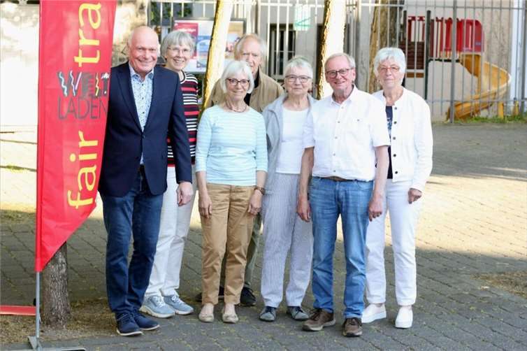 (v.l.) Peter Leonard, Gertrud Kohlhaas, Renate Sundermeyer, Albert Schweitzer, Maria Nowicki, Harald Viehmann und Rosmarie Neumann.  Foto: privat