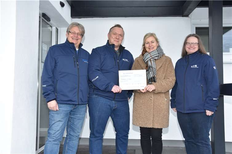 (v.l.) Peter Marx, Andreas Seum, Dorothee Poschwatta Kinderhein Dr. Dawo und Sandra Phiesel.  Foto: Alfred Eich