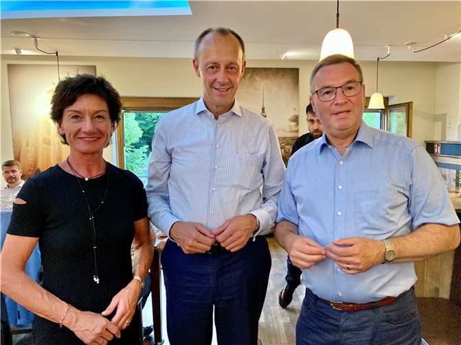 (v.l.) Petra Schneider, MdL; Friedrich Merz, MdB und Horst Gies, MdL.  Foto: privat