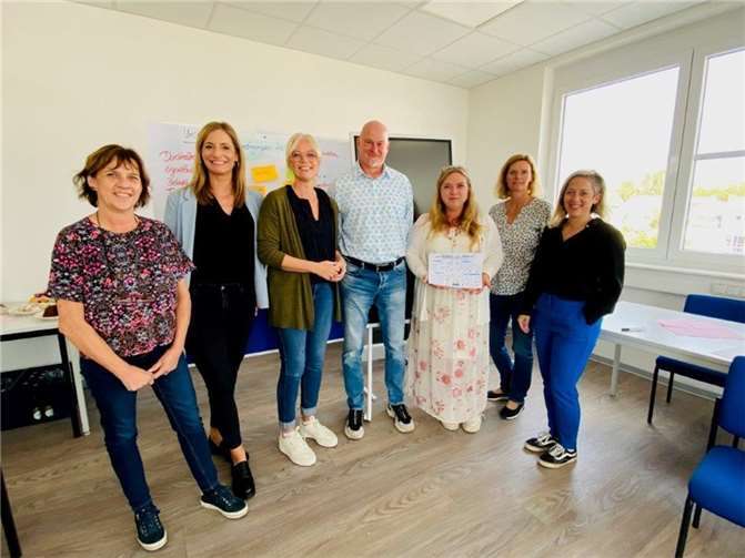 (v.l.) Petra Schorr-Balzer (Projekte FIB Frauen in Beschäftigung, Nadine Winter ( u25- Koordinatorin), Iris Hartmann (I.C.H Beratung Koblenz), Stephan Reckmann (Geschäftsführung SoRocket und Jobfly Koblenz), Sonja Weiler (Beauftragte für Chancengleichheit im Jobcenter Mayen-Koblenz) , Anne Sabine Busch ( Beauftragte für Chancengleichheit im Jobcenter Mayen-Koblenz) und Cathrin Kröll (Visiuals mit WoW).  Foto: Jobcenter Landkreis Mayen-Koblenz