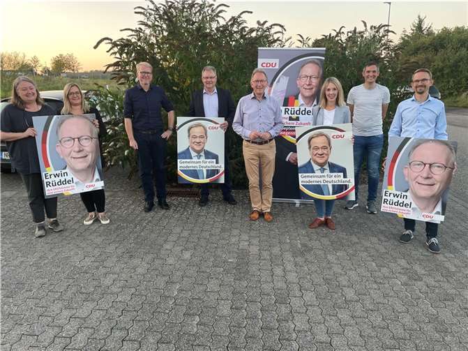 (v.l.): Petra Wust, Lisa Wust, Günter Pees, Viktor Schicker, Erwin Rüddel, Ellen Demuth, Jörg Lahr, Sebastian Gembries. Foto: CDU