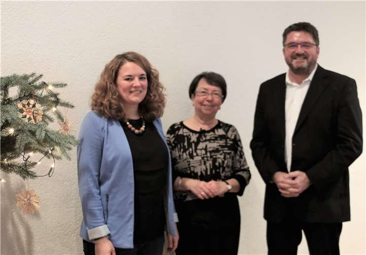 (v.l.) Pfarrerin Katrin Koelmann, Marita Krämer (Vorsitzende Ev. Verein Heddesdorf) Pfarrer Detlef Kowalski. .privat