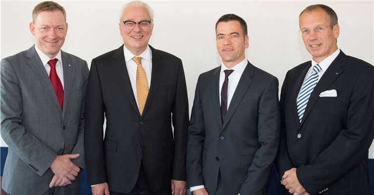(v.l.) Prof. Dr. Ralf Schulz, Vizepräsident in Landau, Universitätspräsident Prof. Dr. Roman Heiligenthal, der neue Kanzler der Universität, Michael Ludewig, Prof. Dr. J. Felix Hampe, Vizepräsident in Koblenz. Foto: Peter Pulkowski