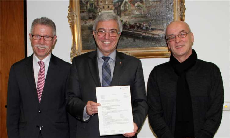 (v.l.) Rainer Lindner, Roger Lewentz und Berny Abt freuten sich über den Zuwendungsbescheid für die Stadtumbaumaßnahme. MFU