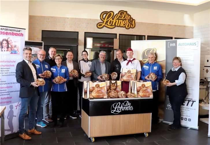 (v.l.) Ralf Pauken, AOK; Bernd Fuhrmann, LG; Michael Tecl, Lohners; Elisabeth Waldorf, LG; Helmut Moll, Lohners; Frau Stier, Rosenbach; Stadtbürgermeister Hans Peter Ammel; Achim Nett, Autohaus Nett; Martin Krämer, Eventbäcker Lohners; Klaus Jahnz, LG Laacher See; Judith Lehnigk-Emden, Kreisbeigeordnete Kreis MYK.  Fotos: privat