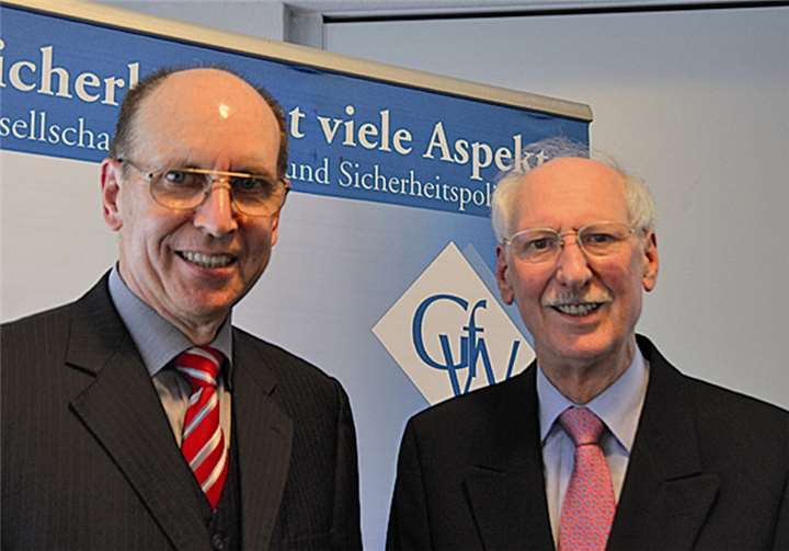 v.l. Referent GenLt a.D. Kurt Herrmann und Gerd-Heinz Haverbusch, Sektionsleiter GfW Bad Neuenahr-Ahrweiler.privat