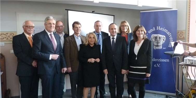 v.l.: Richard Keuler, Norbert Wagner, Ralf Doll, Reinhard Wolff, Dr. Margaret Traub, Johannes Bell, Prof. Dr. Konrad Wolf, Brigitte Decker, Mechthild Heil. Fotos: HE